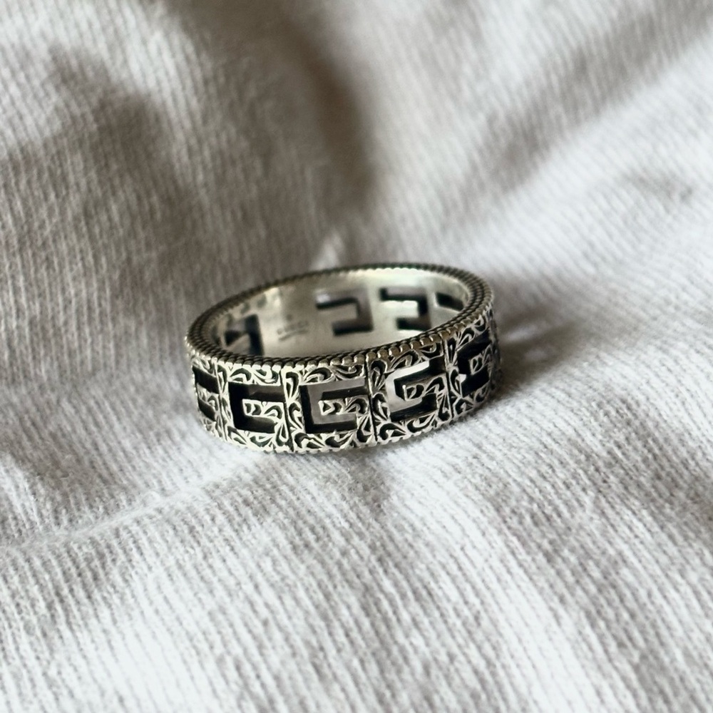 [GUCCI] Silver “G” Band Ring